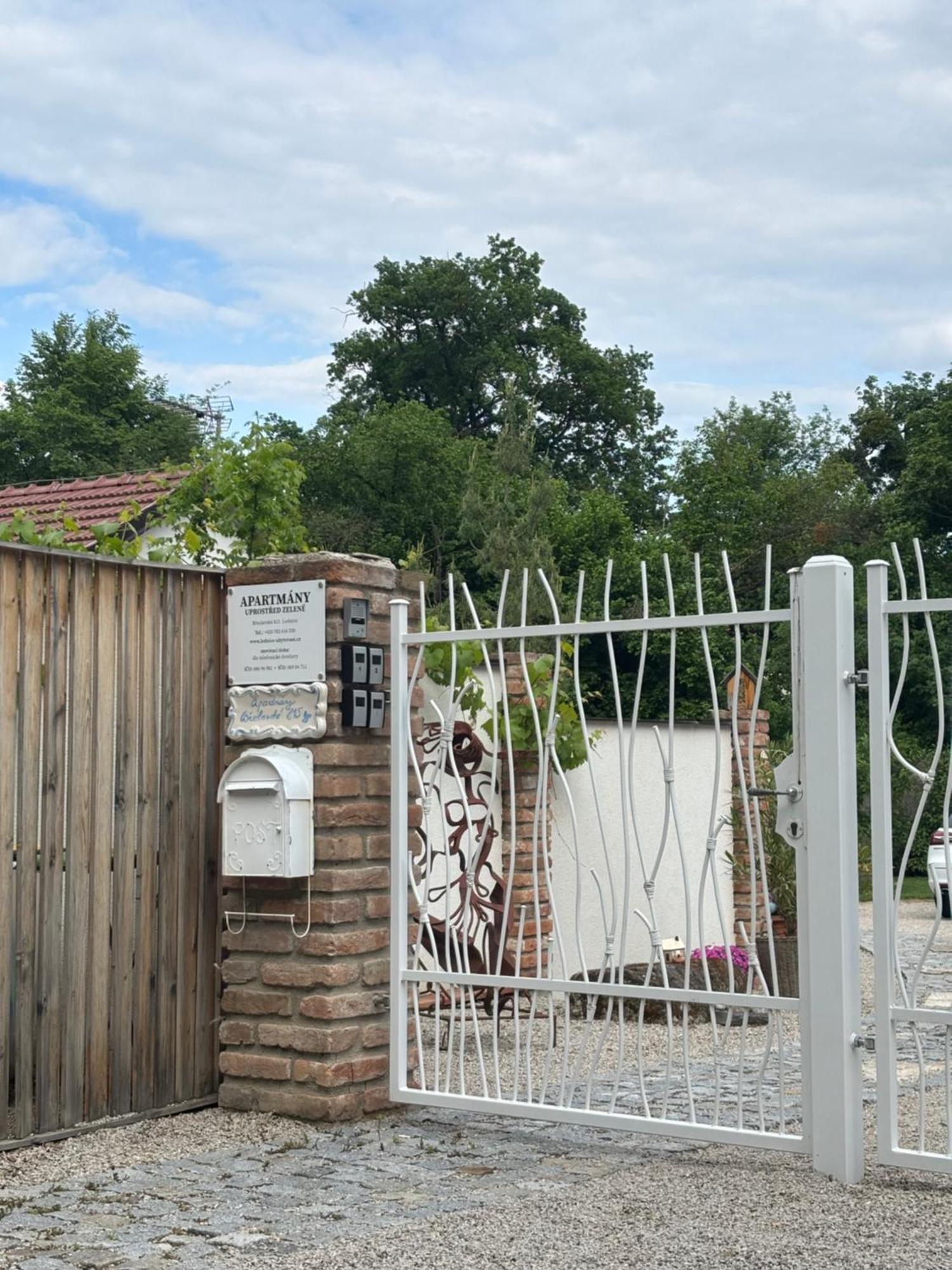 Apartmany Uprostred Zelene Lednice Exterior foto